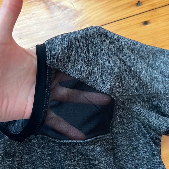 Lululemon Athletica long sleeve running top. Womens size 8. Color Grey. - Picture 4 of 8